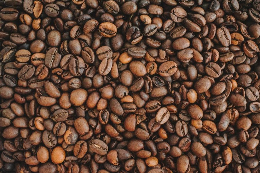 Grãos de café torrados